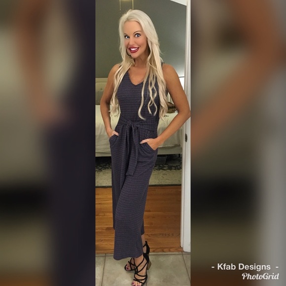 🛍LAST 1! Soft Smocked Waist Cropped Jumpsuit! - Picture 3 of 4